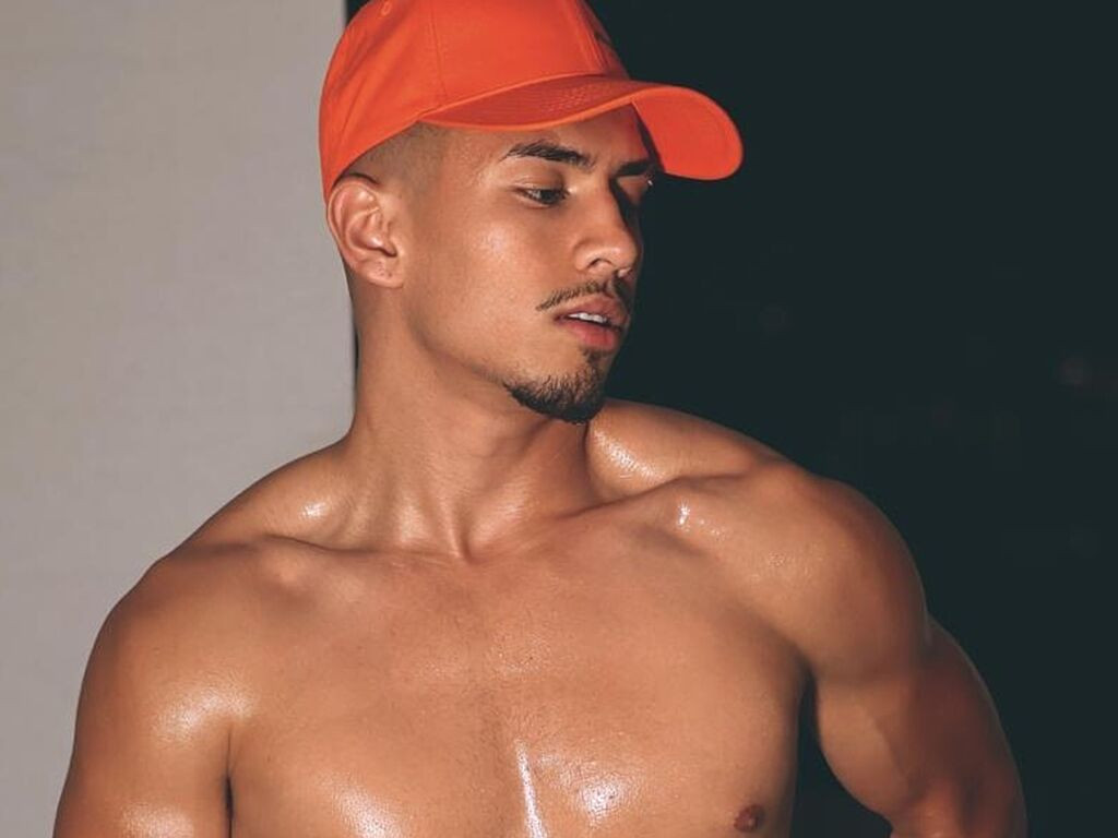 AaronRossie nude cam model profile photo