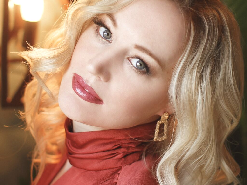 AbeyAmaze nude cam model profile photo