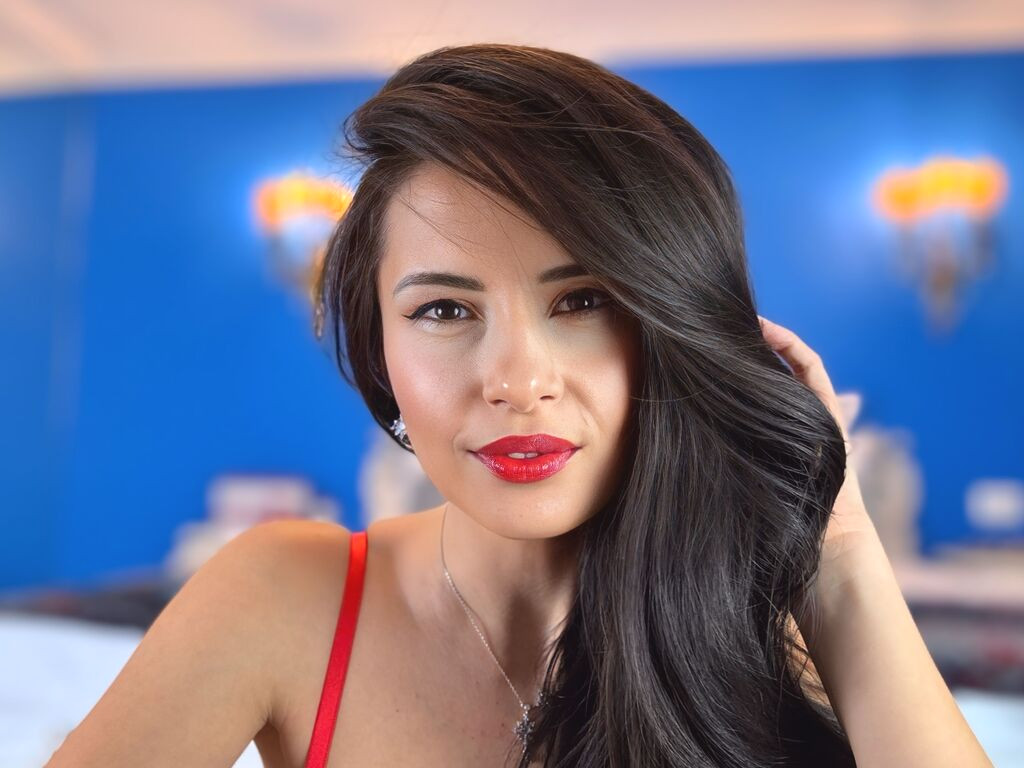 AdrianaHunt nude cam model profile photo