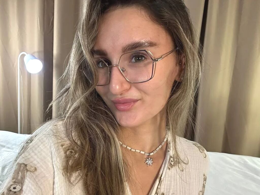 AishaHoltmeier naked cam model gallery photo
