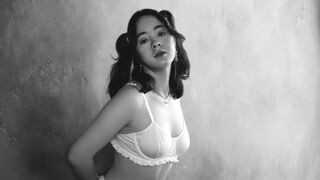 AislyFollin 18 female live cam model profile