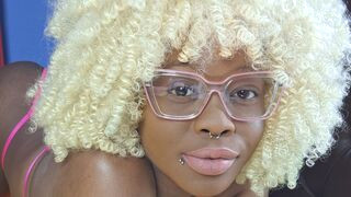 AkeliaHampson 33 female fetish erotic cam model profile