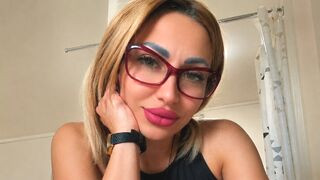 AlanaScott 34 female nude cam model profile
