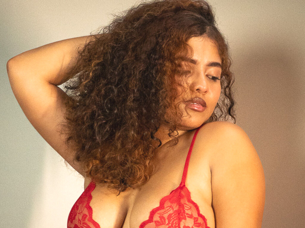AlanaVelascos naked cam model gallery photo