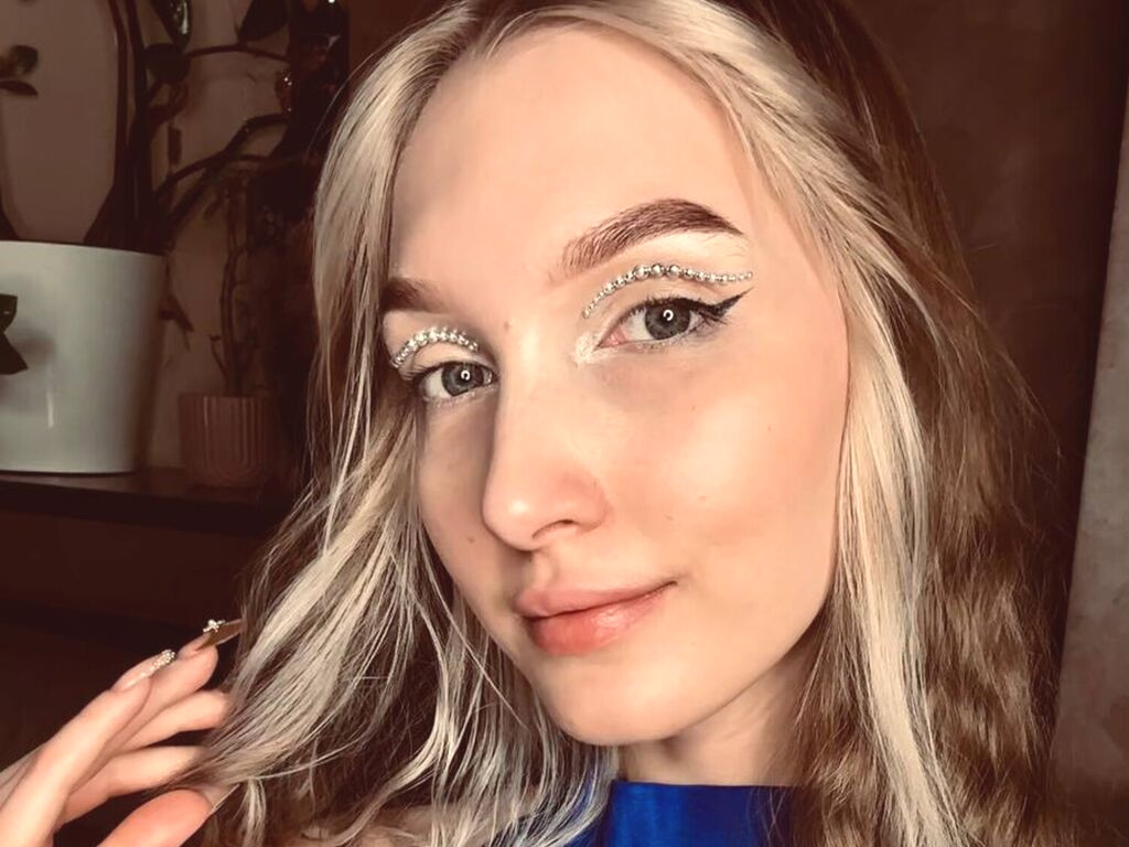 AlbinaFichtner nude cam model profile photo