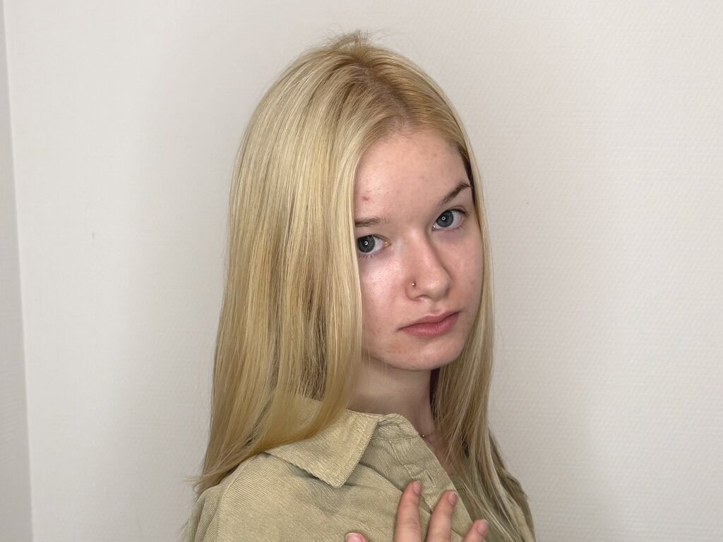 AlenaLeverentz nude cam model profile photo