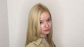 AlenaLeverentz 18 female naked cam model profile