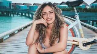 AleskaCollins 29 female nude cam model profile