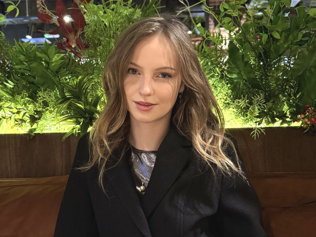 AlexandraHariis nude cam model profile photo