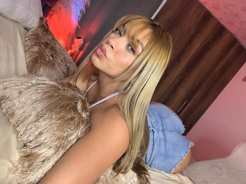 AliceHazel naked cam model gallery photo