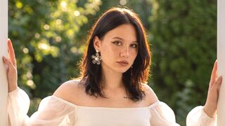 AlicePertim 20 female naked cam model profile