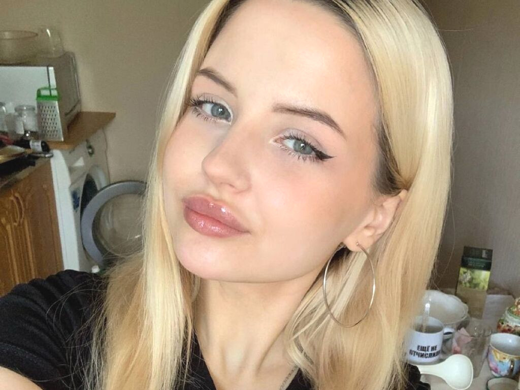 AliceSilvia nude cam model profile photo