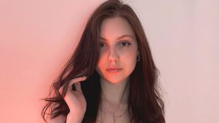AliceWells 19 female hot related cam model profile