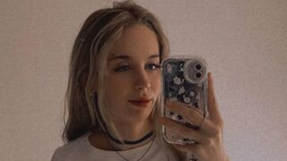 AliceWoody 18 female nude cam model profile