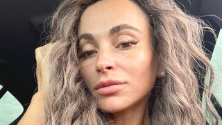 AliceWorthing 30 female naked cam model profile