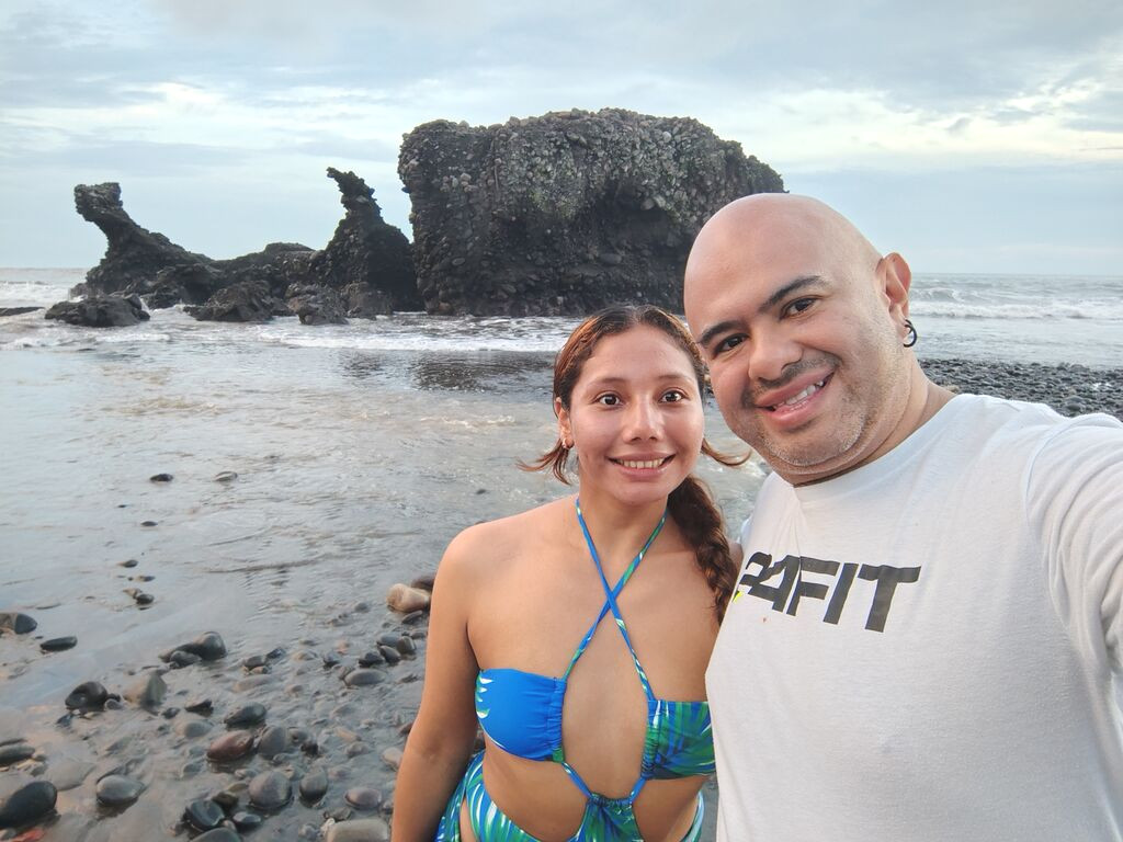 AliceandGeorge naked cam model gallery photo