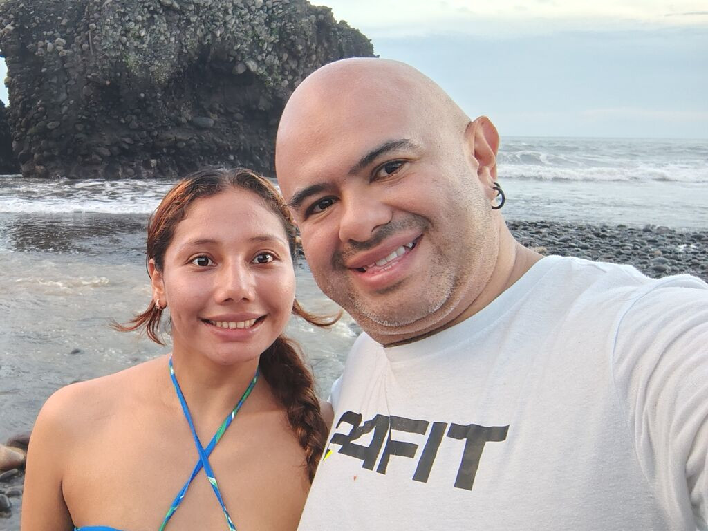 AliceandGeorge nude cam model profile photo