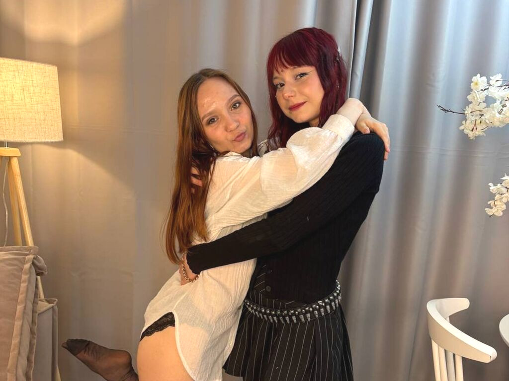AlisAndEva naked cam model gallery photo