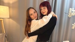 AlisAndEva 18 female lesbian hot related cam model profile
