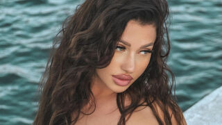 AlisaDiLaurentis 25 female erotic cam model profile