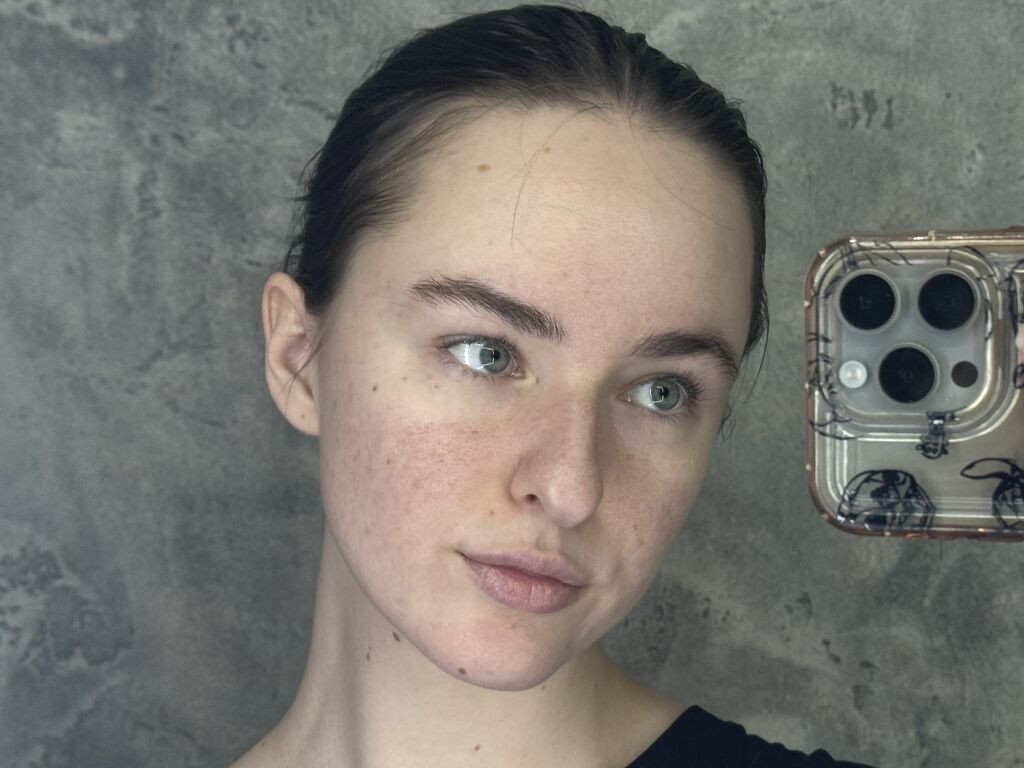 AlisaFreshly nude cam model profile photo