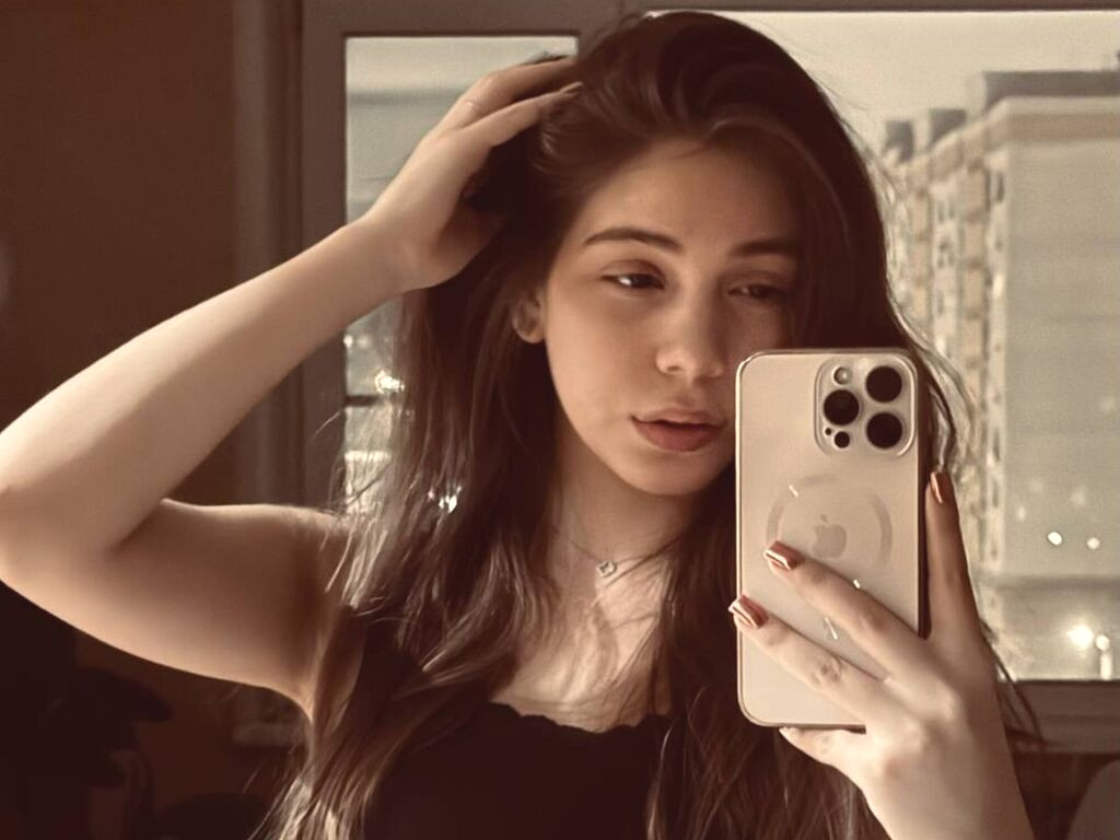 AlishiaCowlin nude cam model profile photo