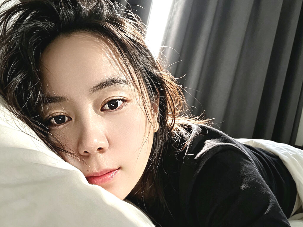 AlotMimi nude cam model profile photo