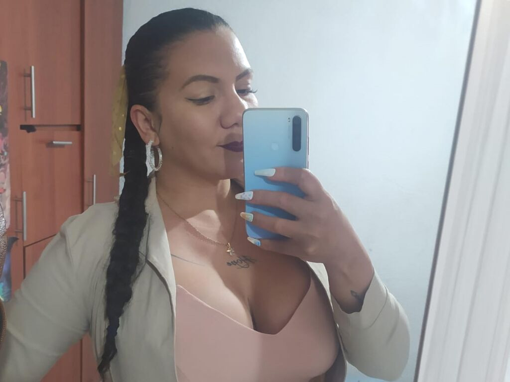 AlysaPear Naked