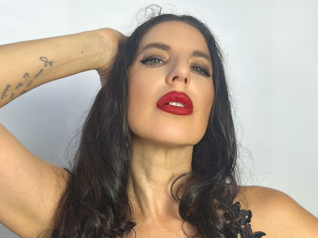 AmandaHug nude cam model profile photo