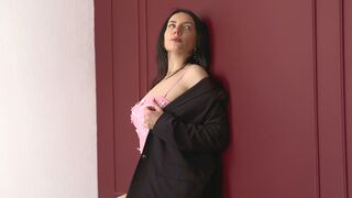 AmandaMilson 42 female strip related cam model profile