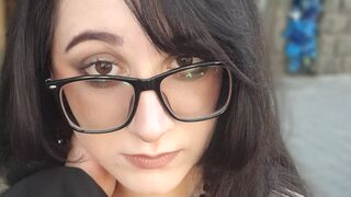 AmberlyPerri 18 female strip cam model profile