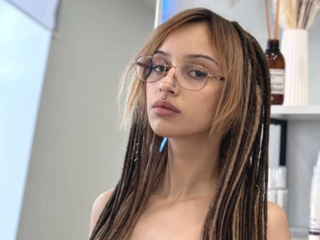 AmeliShe Nude