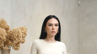AmeliaCallens 18 female strip cam model profile