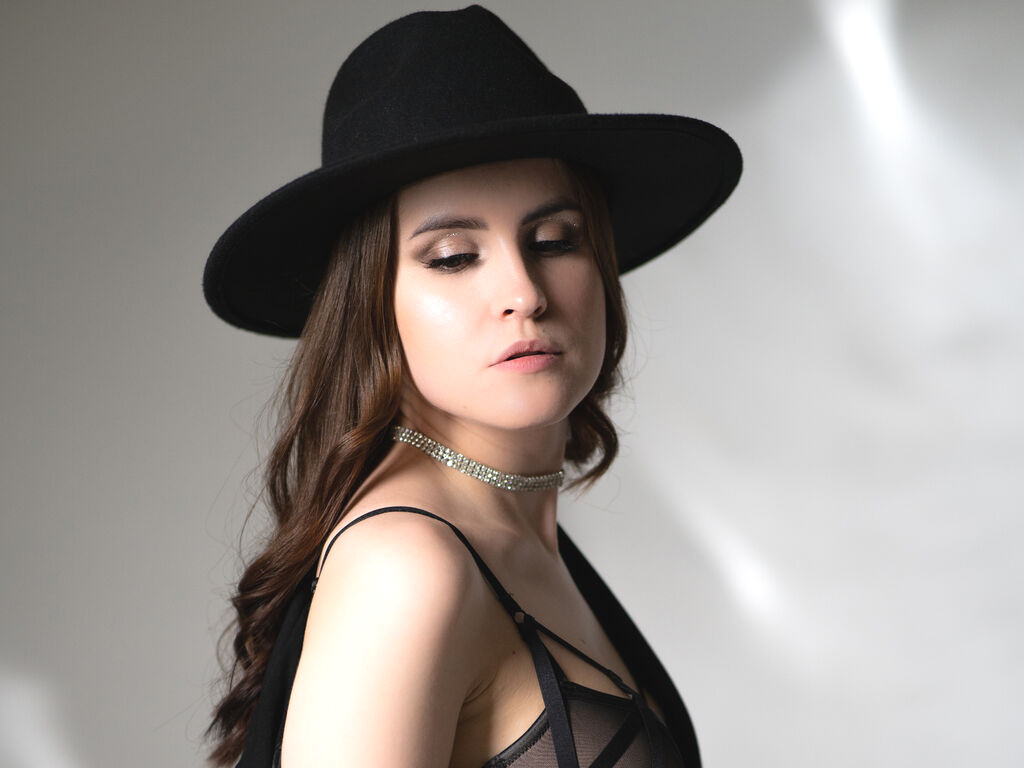 AmeliaCatardi nude cam model profile photo