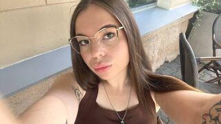 AmeliaLung 19 female naked cam model profile