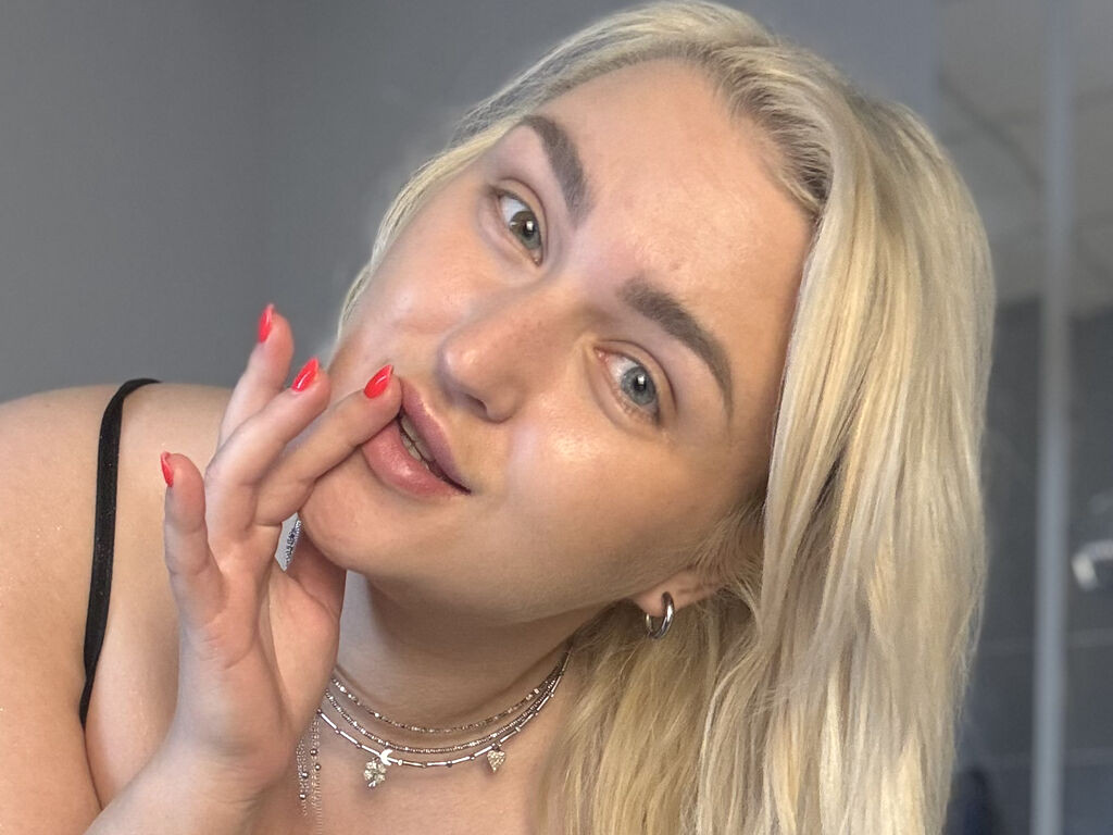 AmelieRowan nude cam model profile photo