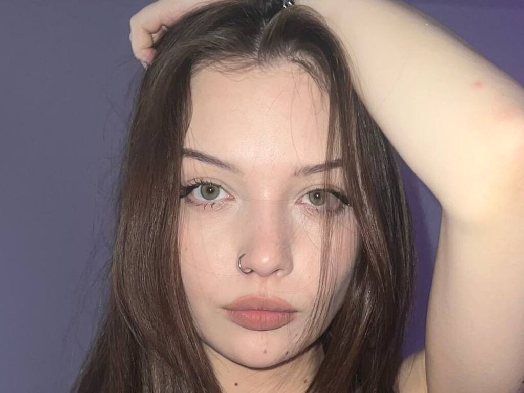 AmilyUiUi naked cam model gallery photo