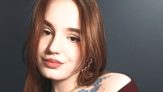 AmyRass 18 female naked cam model profile
