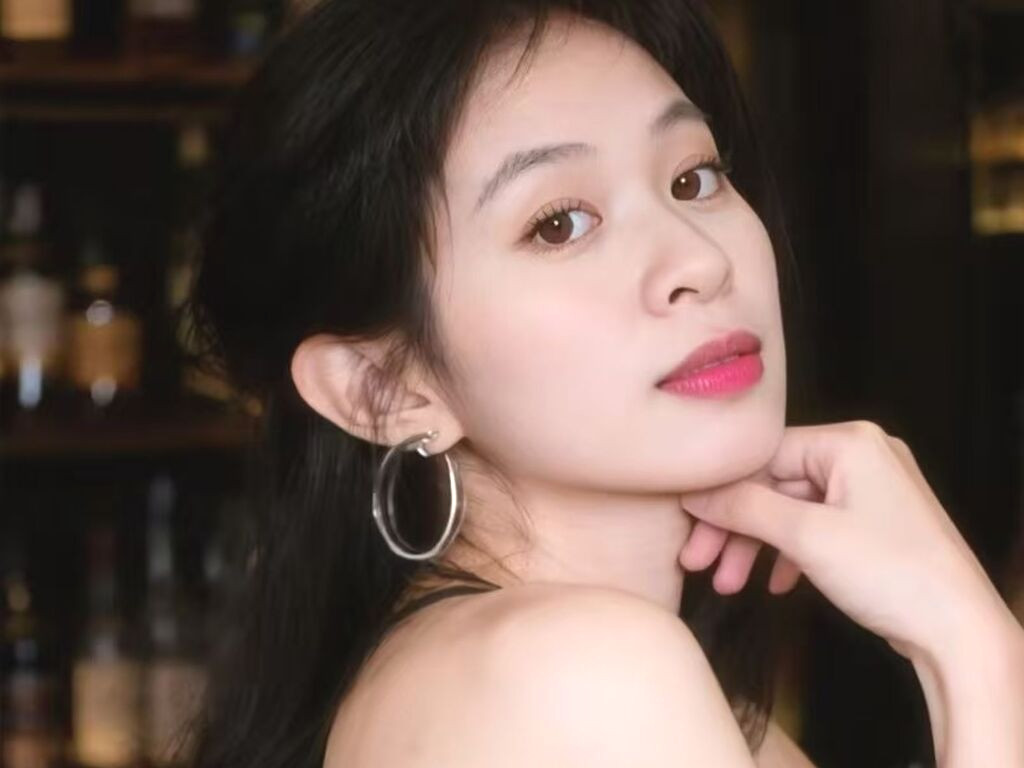 AngeerlXia nude cam model profile photo
