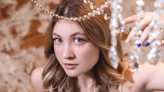AngelAmy 19 female strip cam model profile