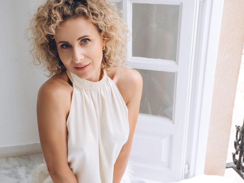 AngelEmeli nude cam model profile photo