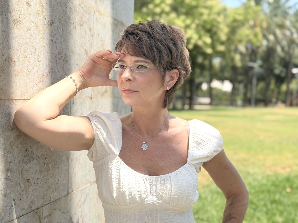 AngelaRossi nude cam model profile photo