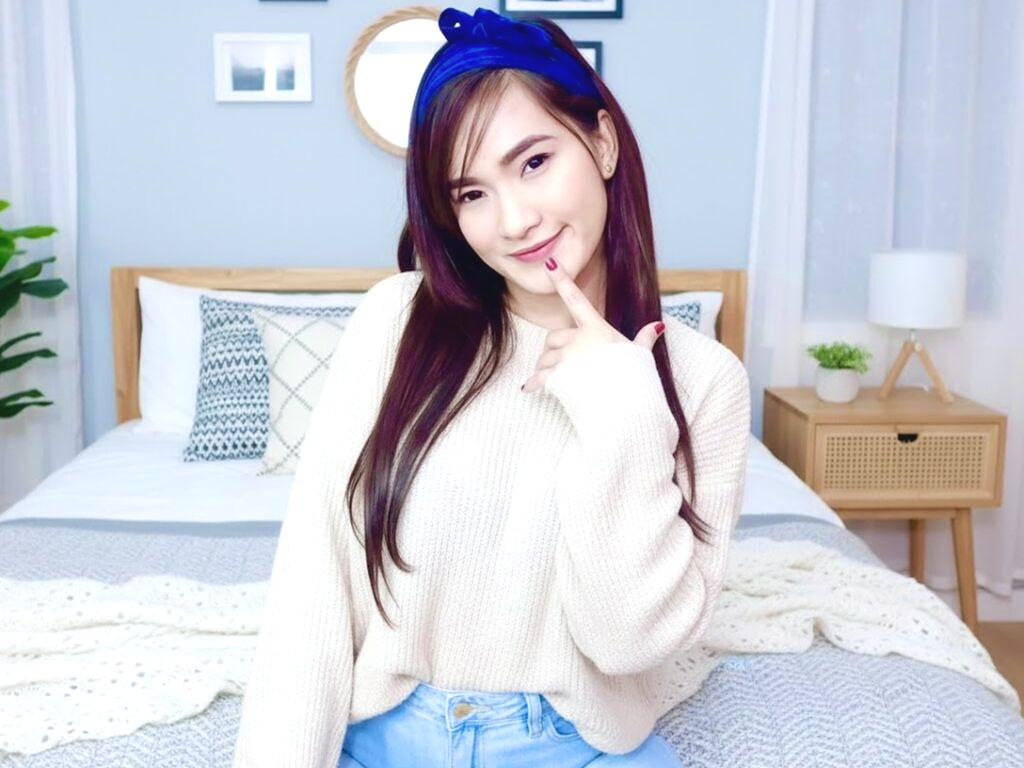 AngelaTomochi naked cam model gallery photo