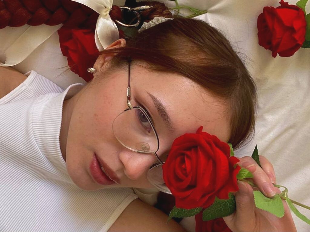 AngeleWirtanen naked cam model gallery photo