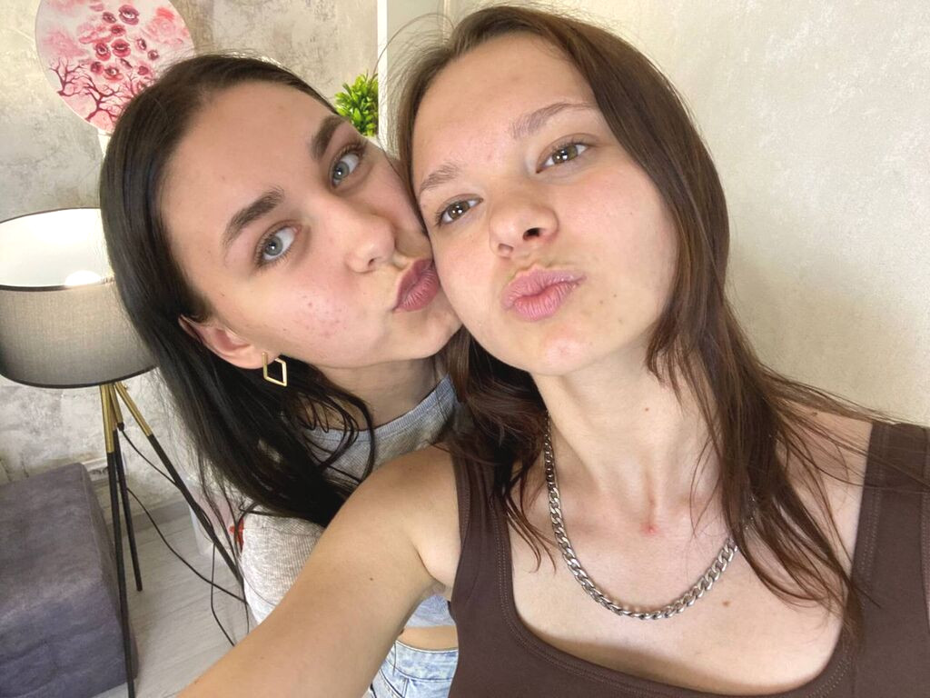 AngleaAndElmira naked cam model gallery photo