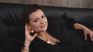 AnnaCorlane 47 female sexy cam model profile