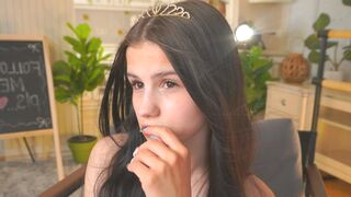 AnnetPintonin 18 female naked cam model profile