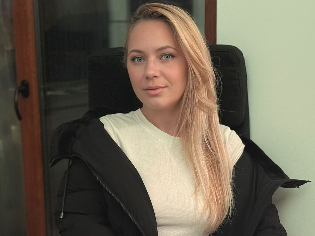AnyaLior naked cam model gallery photo
