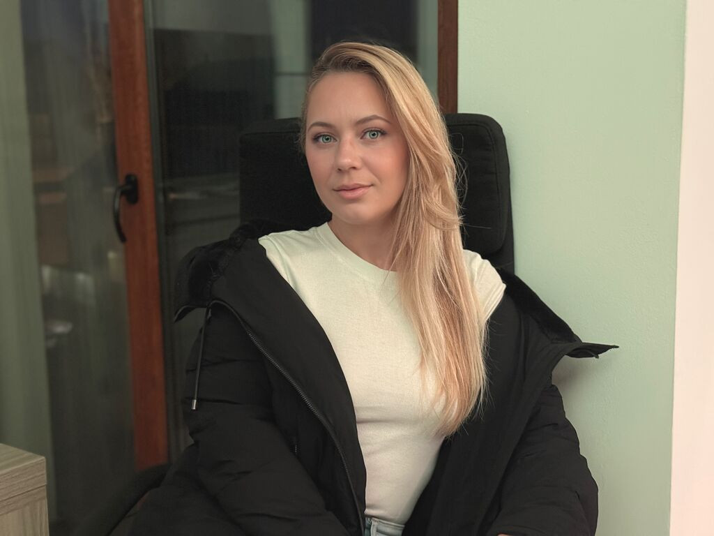 AnyaLior nude cam model profile photo