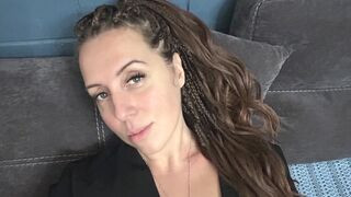 AnytaGu 38 female sexy cam model profile
